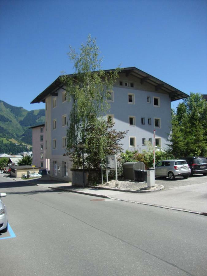Schlafgut Kuessler - 70M Vom City Express Zell am See Buitenkant foto