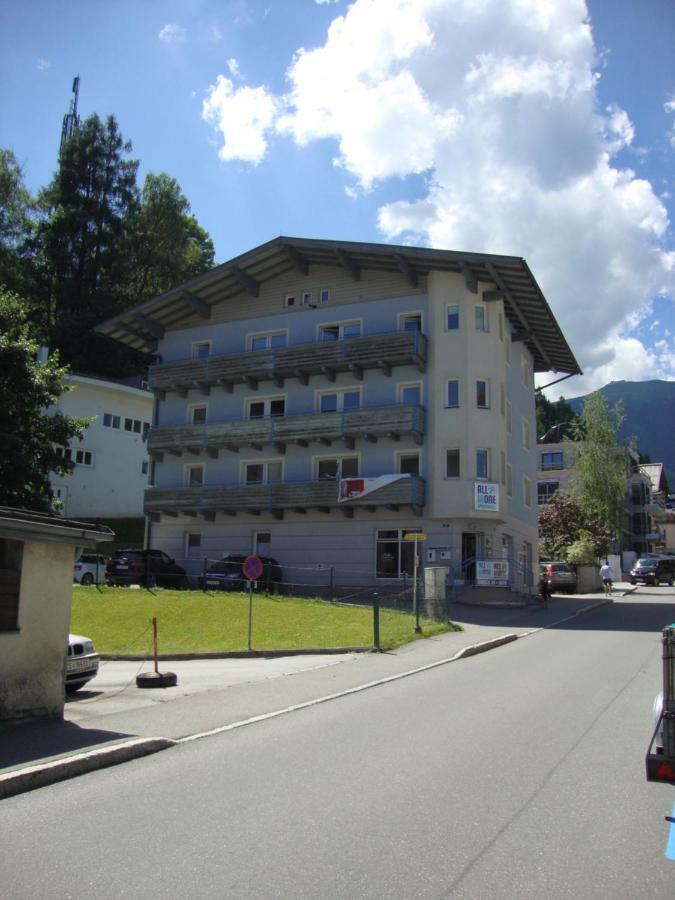 Schlafgut Kuessler - 70M Vom City Express Zell am See Buitenkant foto